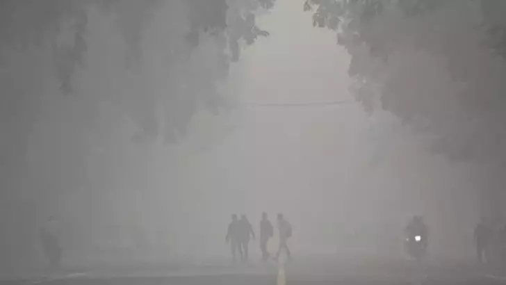 Hindistan‘ın başkenti Yeni Delhi’de hava kirliliği seviyesi tehlikeli boyutlara ulaştı. HİNDİSTAN-Hindistan‘ın başkenti