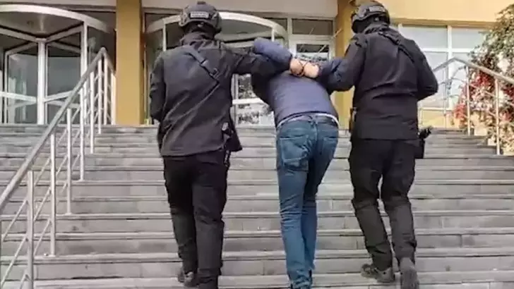 Kayseri’de FETÖ/PDY’nin gaybubet evlerine düzenlenen operasyonda örgüt elebaşı Fetullah Gülen‘in korumalığını