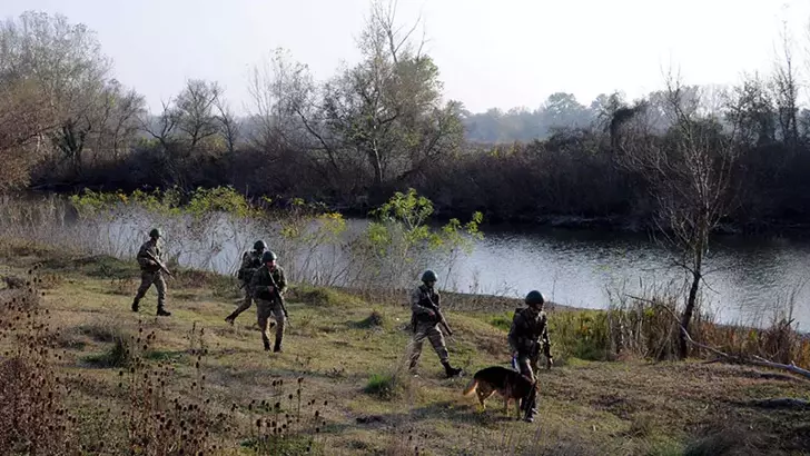 Edirne’de Yunanistan’a kaçmak isteyen 3 FETÖ/PDY ve 1 PKK terör örgütü şüphelisi yakalandı. Ünsal