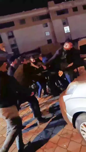 Ağrı‘nın Doğubayazıt ilçesinde minibüs servisi ihalesi nedeniyle çıkan taşlı sopalı