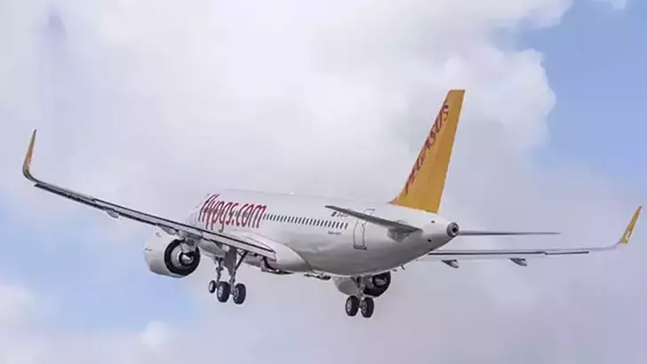 Tahran–İstanbul seferini yapan Pegasus Havayolları’na ait yolcu uçağında bir yolcu uçuş