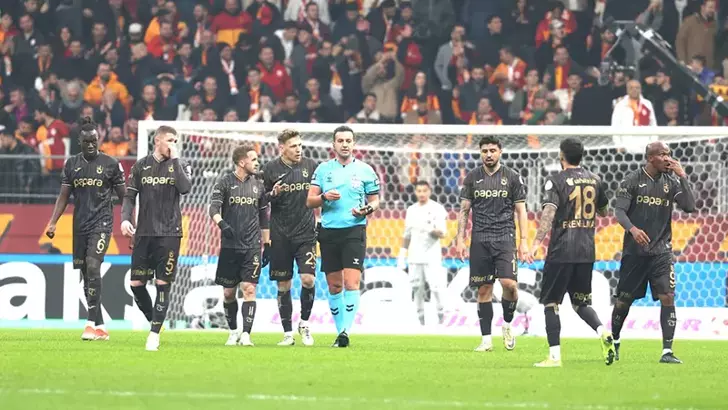 Süper Lig’de bu sezon taraftarlarına hayal kırıklığı yaşatan bordo-mavililer, deplasmanda