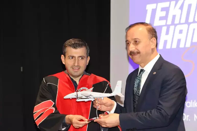 Baykar Yönetim Kurulu Başkanı Selçuk Bayraktar, “Bugünün yarışlarına değil, yarının yarışlarına hazırlanan