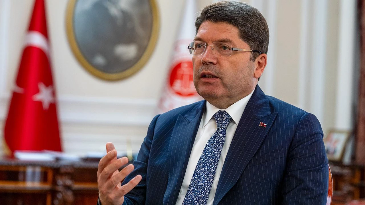 Adalet Bakanı Yılmaz Tunç, “Gazetecilik faaliyeti ile kimse gözaltına alınmaz. Ülkemizde