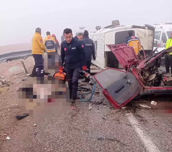 Kırşehir‘de, sis ve gizli buzlanma nedeniyle işçi servis minibüsü ile