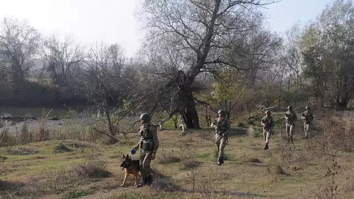 Edirne’de Yunanistan’a kaçmak isteyen 2 FETÖ/PDY ve 1 DEAŞ şüphelisi yakalandı.