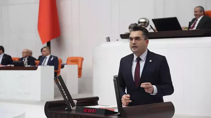Demokrasi ve Atılım (DEVA) Partisi Balıkesir Milletvekili Burak Dalgın, partisinden istifa ettiğini