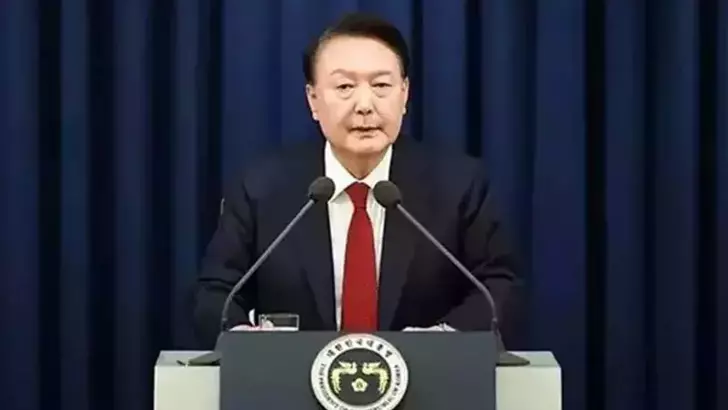 Güney Kore‘de sıkıyönetim ilanı nedeniyle devlet başkanlığı görevinden uzaklaştırılan Yoon Suk Yeol,