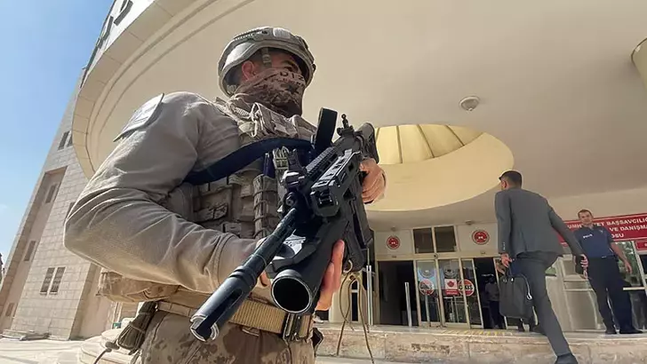 Şanlıurfa‘da kendisini Milli İstihbarat Teşkilatı (MİT) mensubu olarak tanıttığı kişilerden