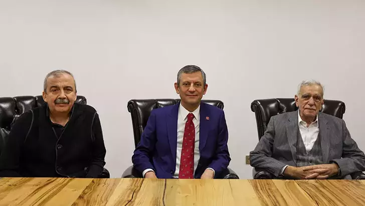 CHP Genel Başkanı Özgür Özel, bir süredir tedavi gören DEM