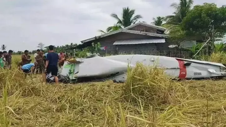 Filipinler‘in güneyinde küçük uçağın düşmesi sonucu 4 kişi hayatını kaybetti.