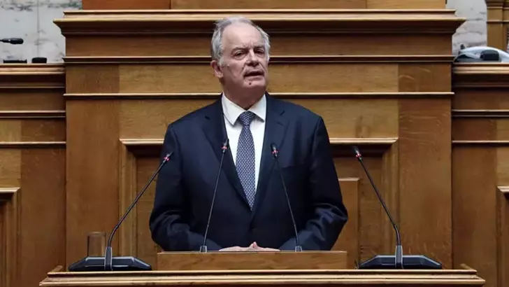 Yunanistan Parlamentosu’nda yapılan 4’üncü tur oylamada, yeni cumhurbaşkanı Konstantinos Tasulas olarak belirlendi. Tasulas,