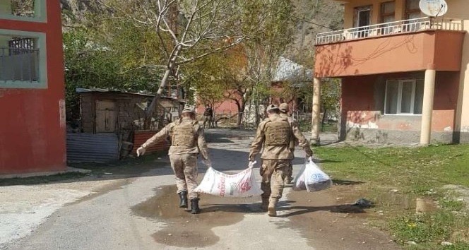 İSTİHBARAT SERVİSİİçişleri Bakanı Ali Yerlikaya, uyuşturucuyla mücadele kapsamında Hakkari’de jandarma