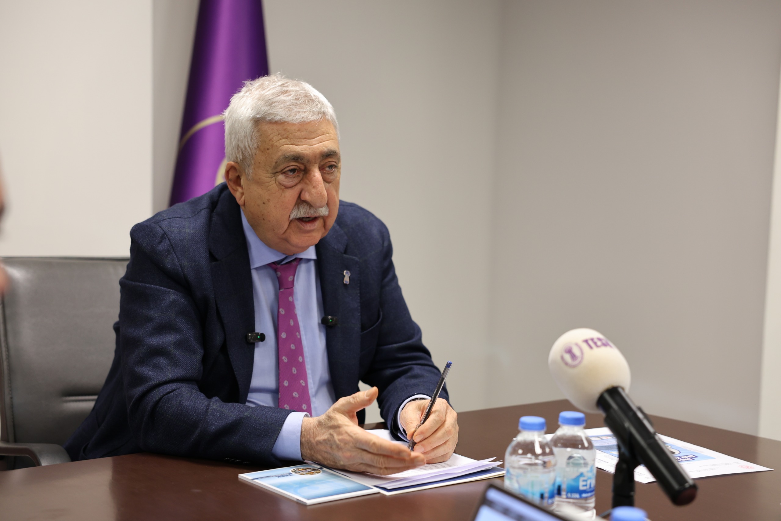 AYHAN GONCA
ANKARA- E-haciz ve borç yükünün esnafın çalışma hayatını durma