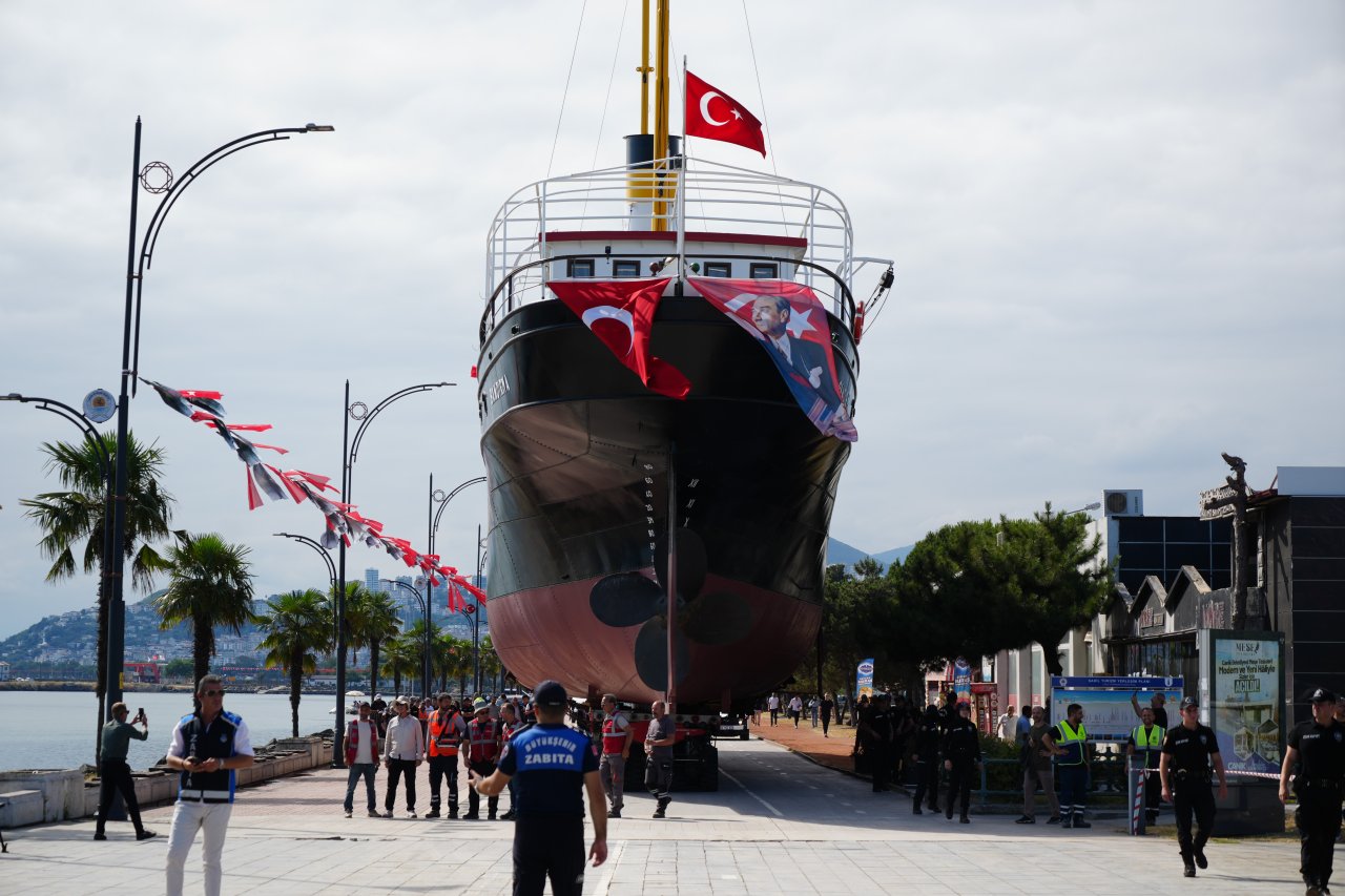 Samsun’da Bandırma Vapuru Müzesi, karadan 3,5 kilometre yürütülerek yeni yerine