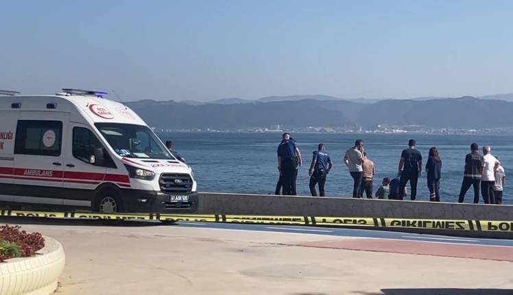 Mert Gürenç KOCAELİ- Kocaeli’nin Darıca ilçesinde sahile vuran 3 kardeşin