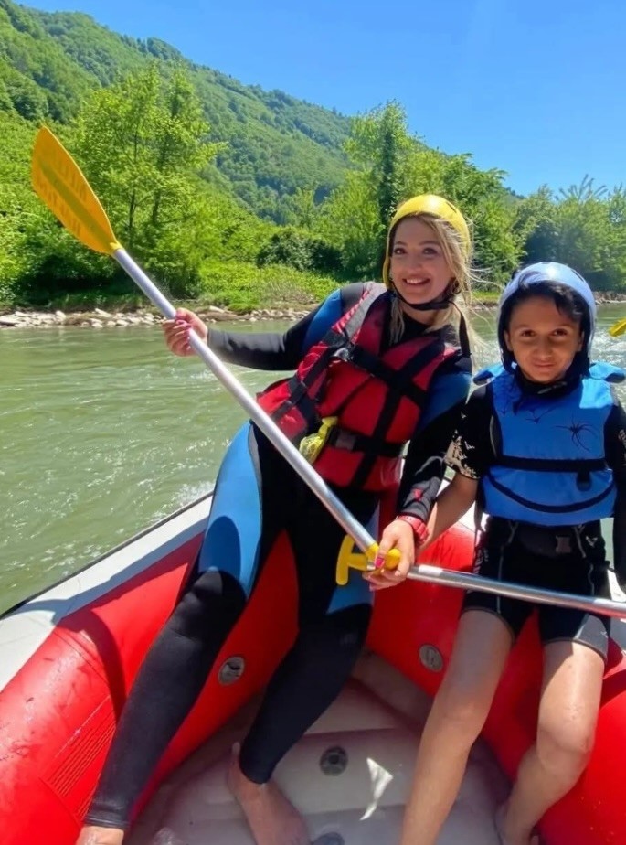 Mert Gürenç KOCAELİ  – Muğla’nın Dalaman ilçesinde ailesiyle katıldığı rafting