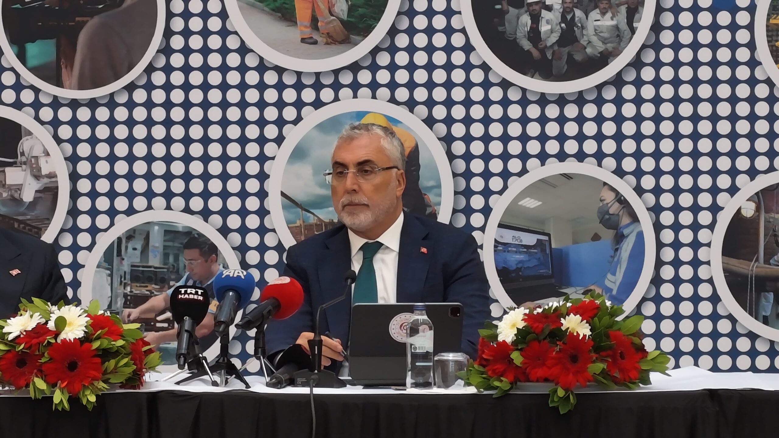 Ozan Erturan  İSTANBUL – Çalışma ve Sosyal Güvenlik Bakanı Vedat