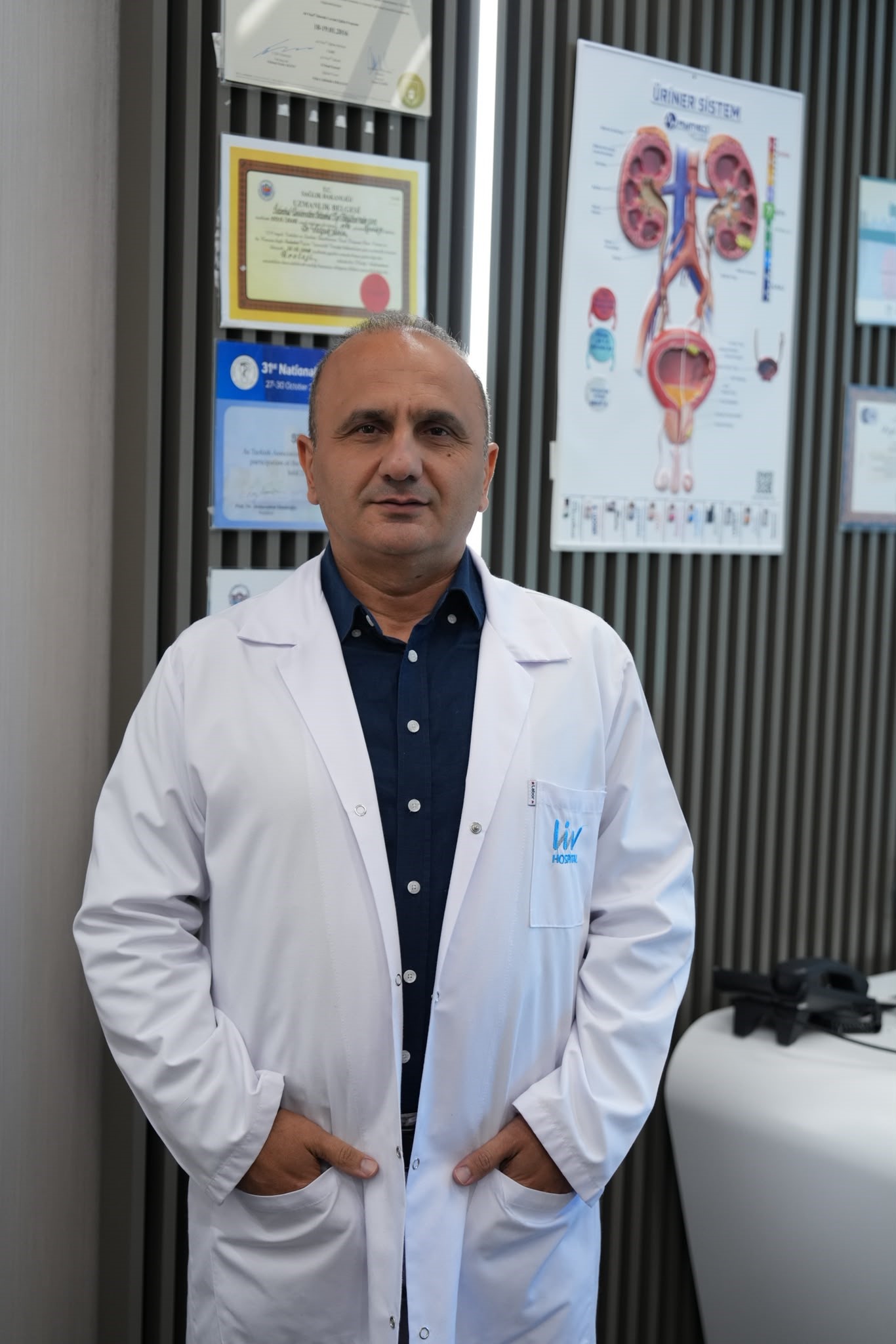 İSTANBUL – Üroloji Uzmanı Prof. Dr. Selçuk Şahin, özellikle sigara,