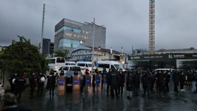 Enis Derdimentoğlu İSTANBUL – Halk TV’ye sabahın ilk saatlerinde polis