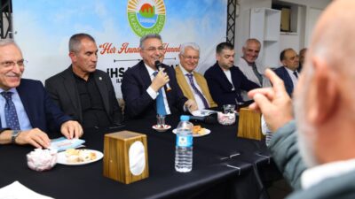 SAMSUN – Samsun’un İlkadım ilçesinde mahalle buluşmalarında vatandaşları dinlemeye devam